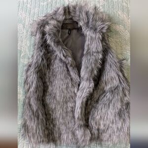 NWT Cavalini Ci Sono Grey Faux Fur Vest. Size L.